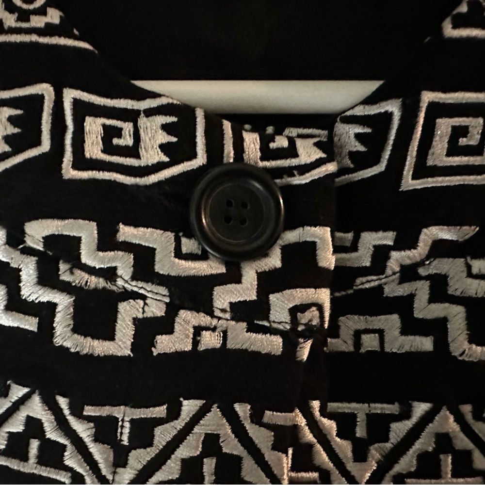 Chico's Geometric Black & White Aztec Embroidered Tribal Jacket Size Size 1 Med - Picture 9 of 10